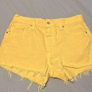 Women’s Levi’s 501 Jean shorts. Buttercup yellow. excellent condition. Size 32
